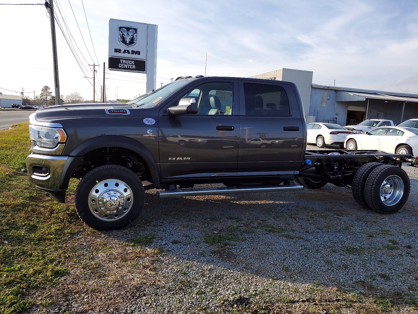 new-2019-ram-4500-chassis-cab-tradesman-4-4-crew-cab